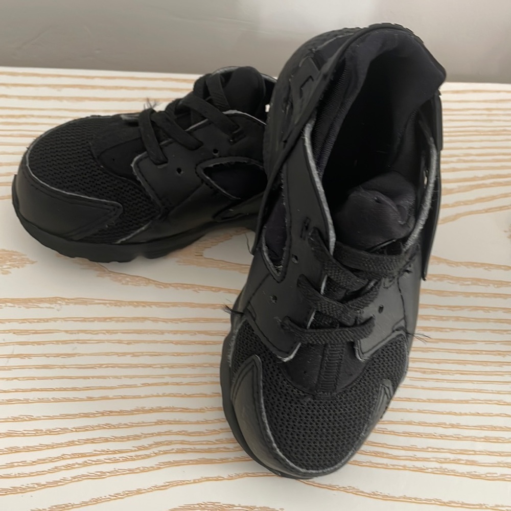 Nice black comfortable Nike shoes.